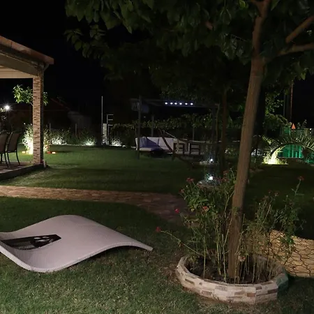 Costa Petra - Luxury Seaside With Garden - For Families In Greece * Nea Mesagkala