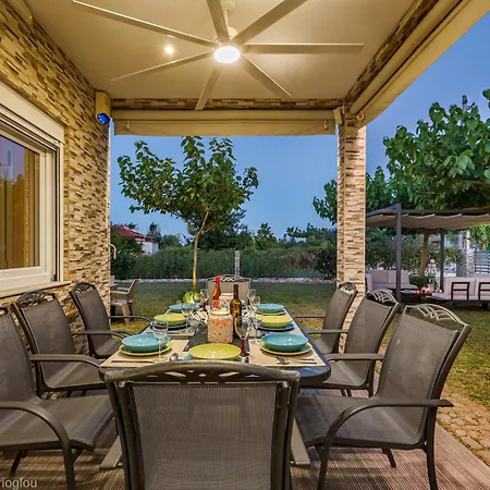 Сasa de vacaciones Costa Petra - Luxury Seaside With Garden - For Families In Greece *