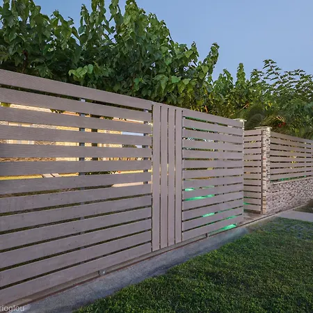 Costa Petra - Luxury Seaside With Garden - For Families In Greece Nyaraló Néa Meságkala