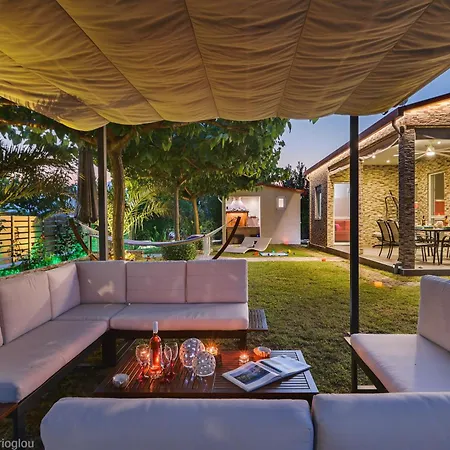 Costa Petra - Luxury Seaside With Garden - For Families In Greece *